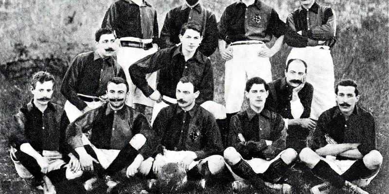 Joan Gamper và các cầu thủ đến từ nhiều nơi đã sáng lập ra câu lạc bộ Barcelona