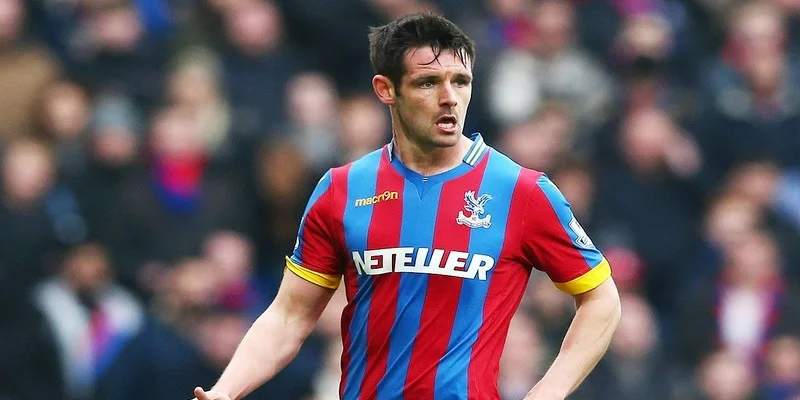 Scott Dann ghi bàn quyết định trong trận derby