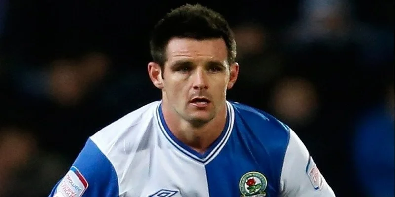 Scott Dann phòng ngự chắc chắn trước Liverpool